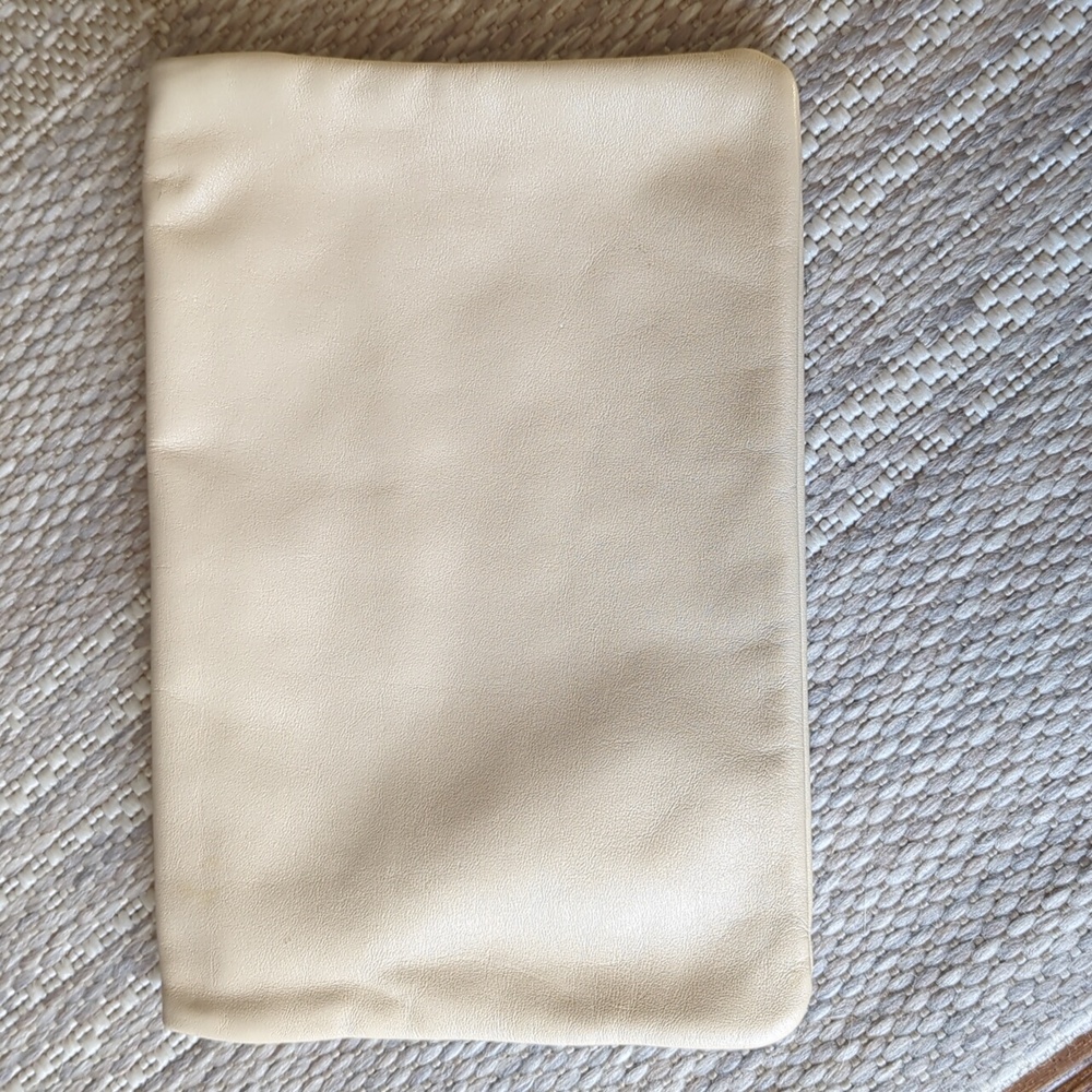 Vintage 1980's tan leather clutch purse - Picture 3 of 7